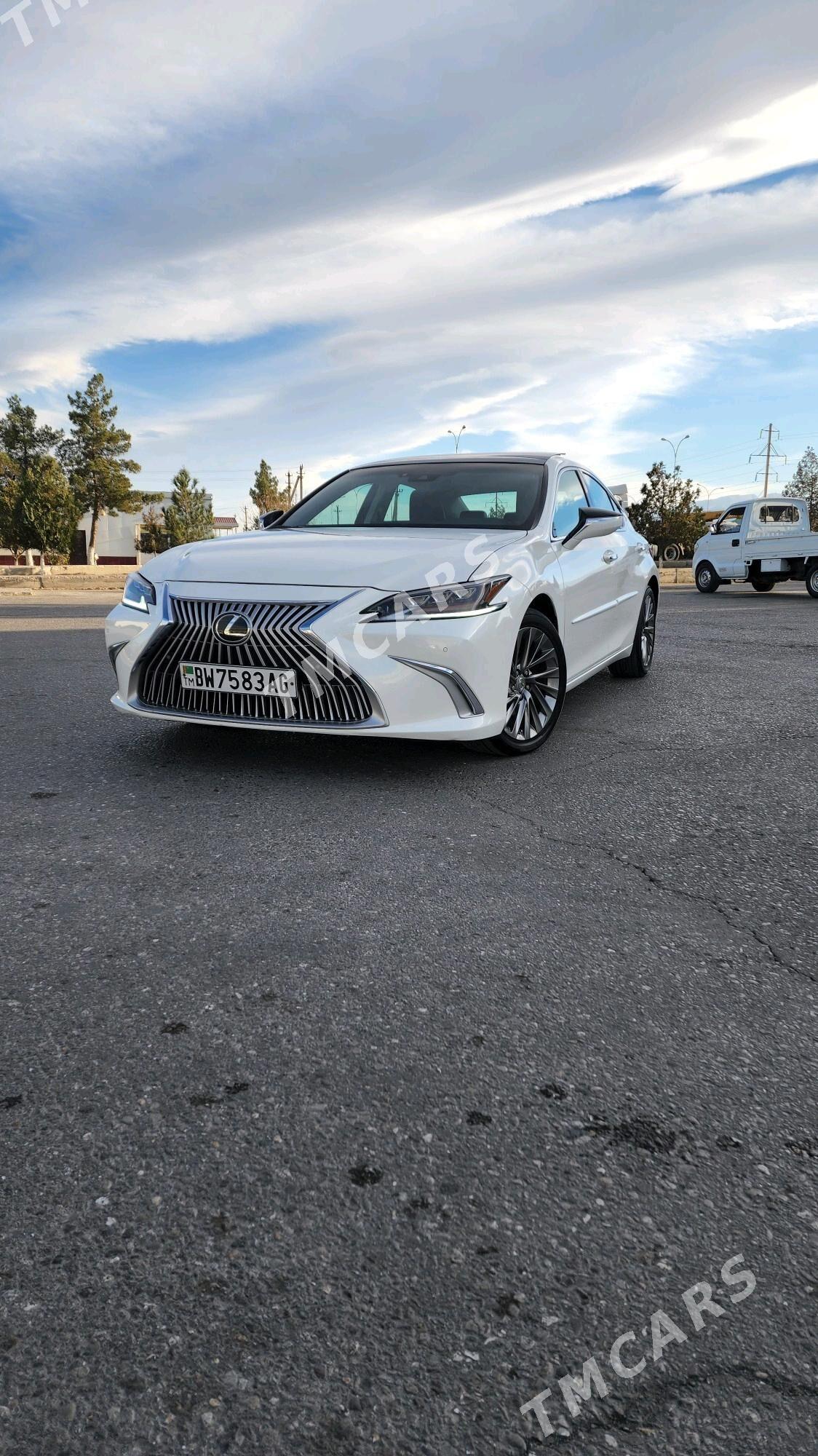 Lexus ES 350 2019 - 600 000 TMT - Бузмеин - img 5