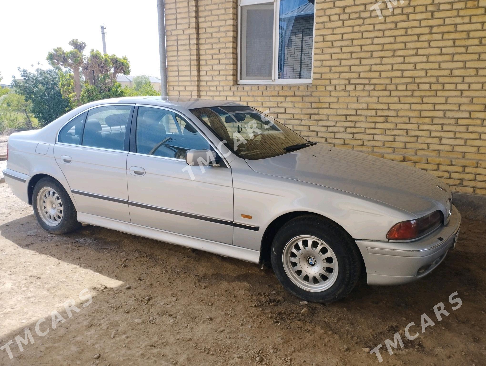 BMW 528 2000 - 65 000 TMT - Сакарчага - img 4