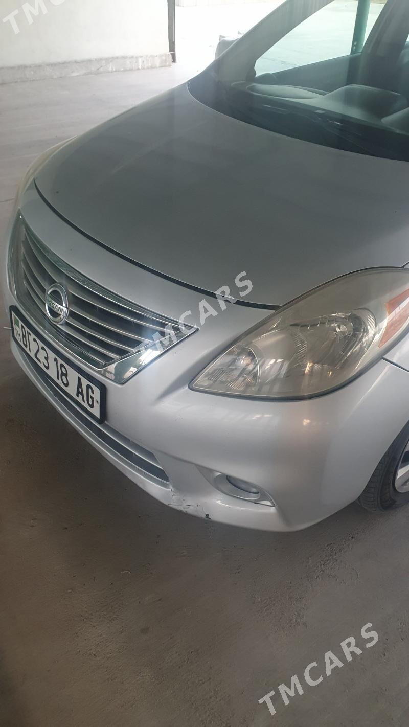 Nissan Versa 2011 - 90 000 TMT - Тязе заман - img 4