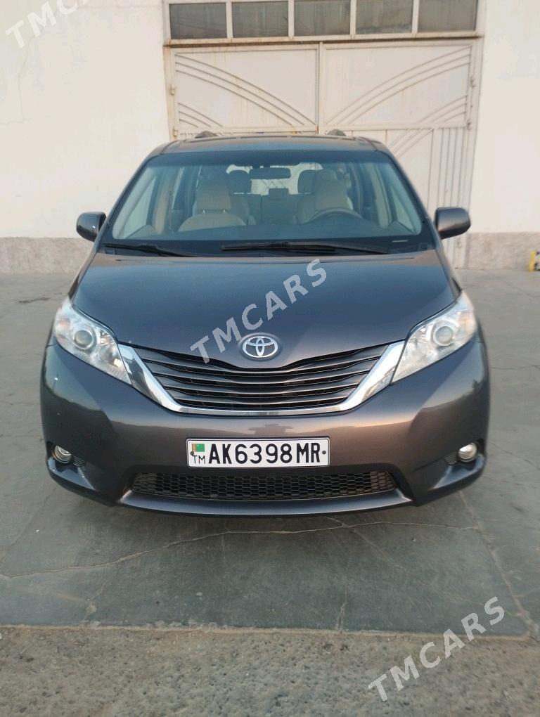 Toyota Sienna 2010 - 235 000 TMT - Байрамали - img 2