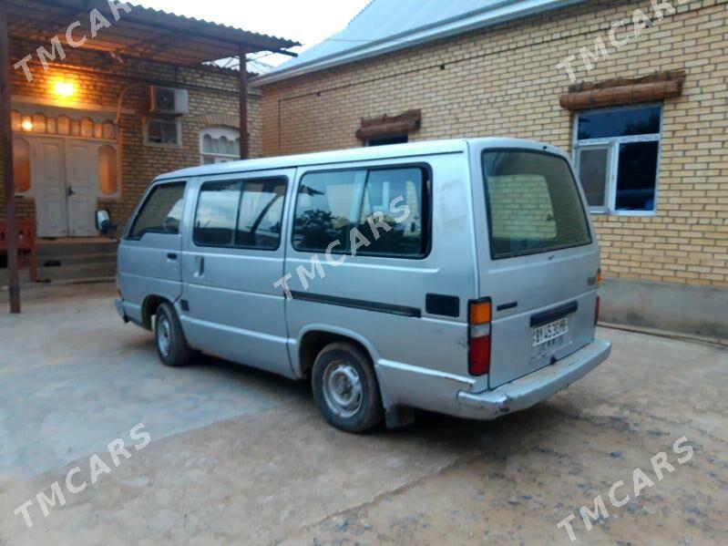 Toyota Hiace 1988 - 50 000 TMT - Мары - img 3