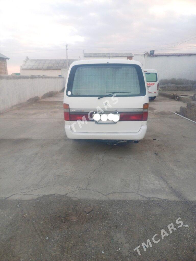 Toyota Hiace 2002 - 110 000 TMT - Мары - img 4