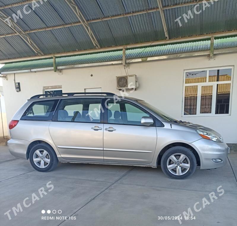 Toyota Sienna 2006 - 210 000 TMT - Ашхабад - img 2