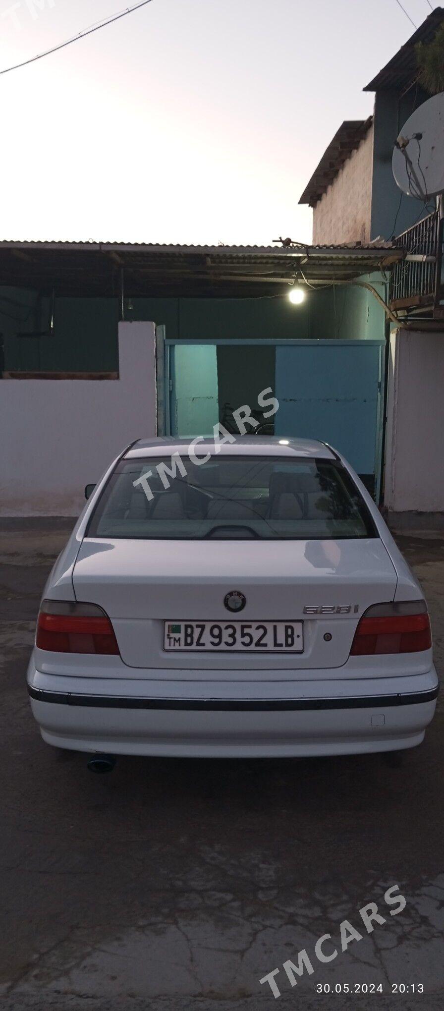 BMW 528 1999 - 70 000 TMT - Türkmenabat - img 4