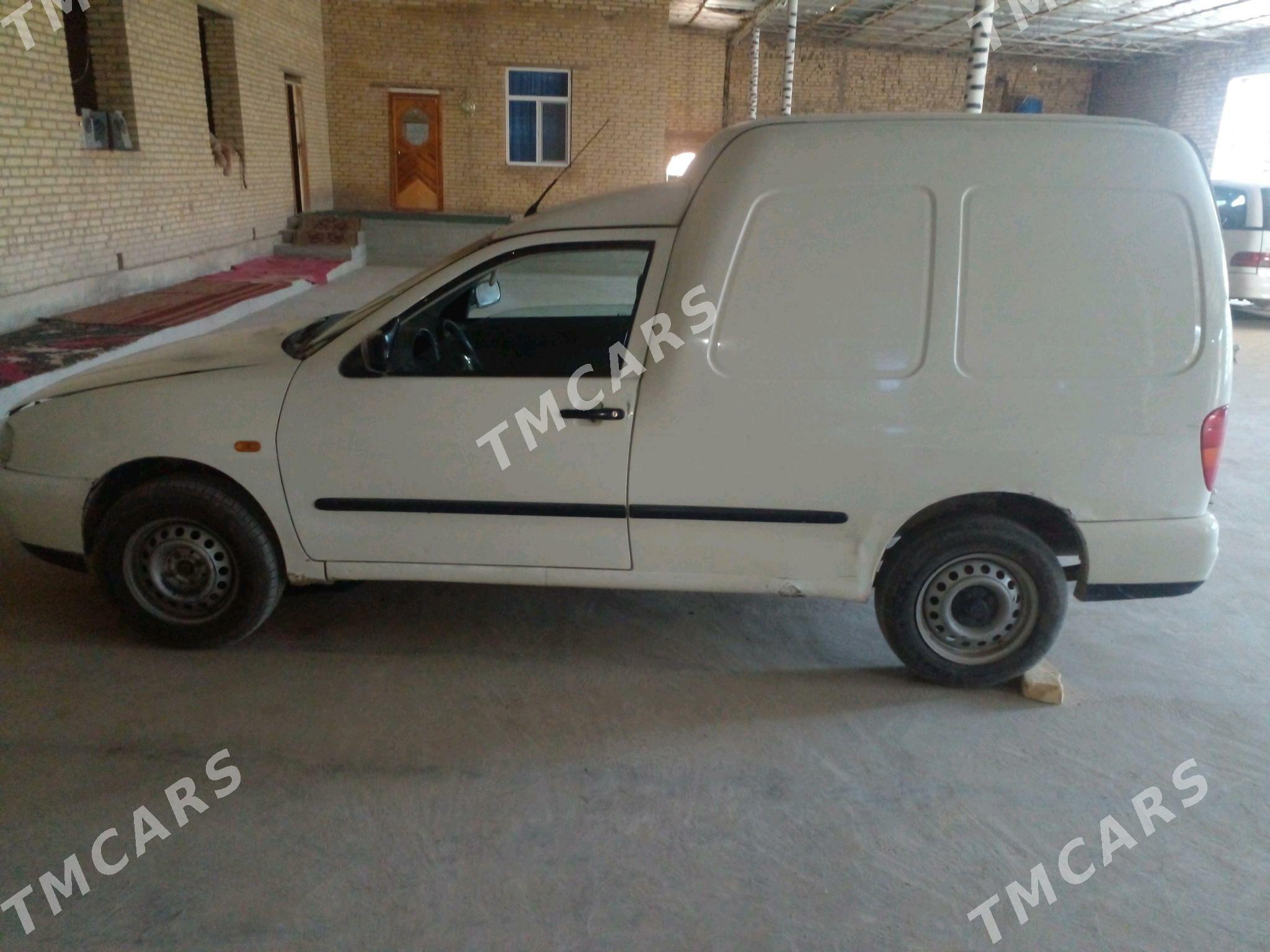 Volkswagen Caddy 2002 - 45 000 TMT - Сакар - img 2