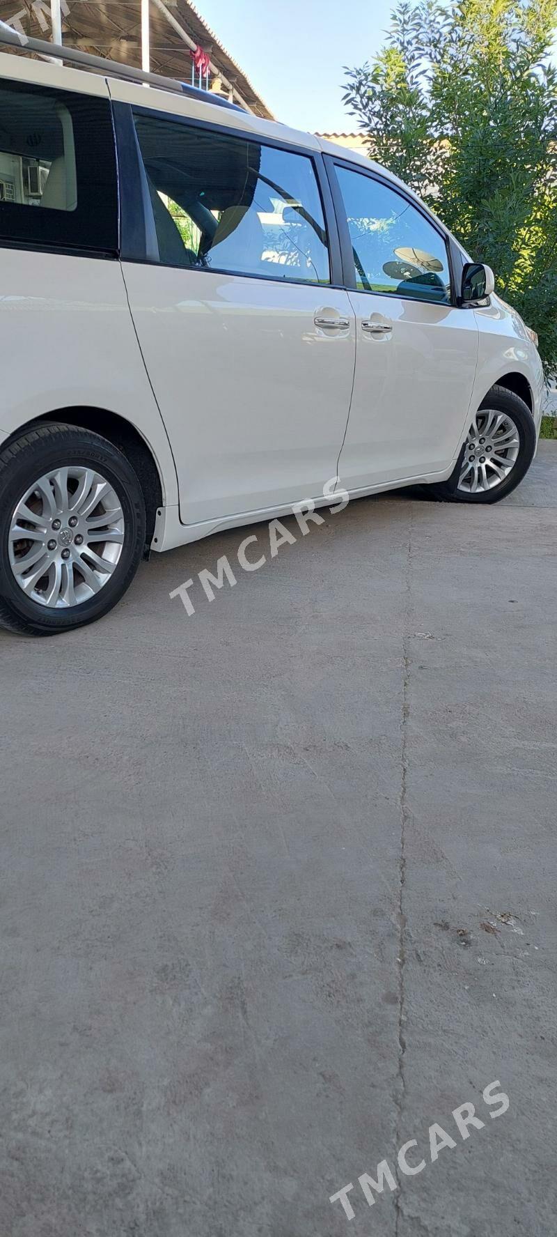Toyota Sienna 2017 - 385 000 TMT - Büzmeýin - img 2