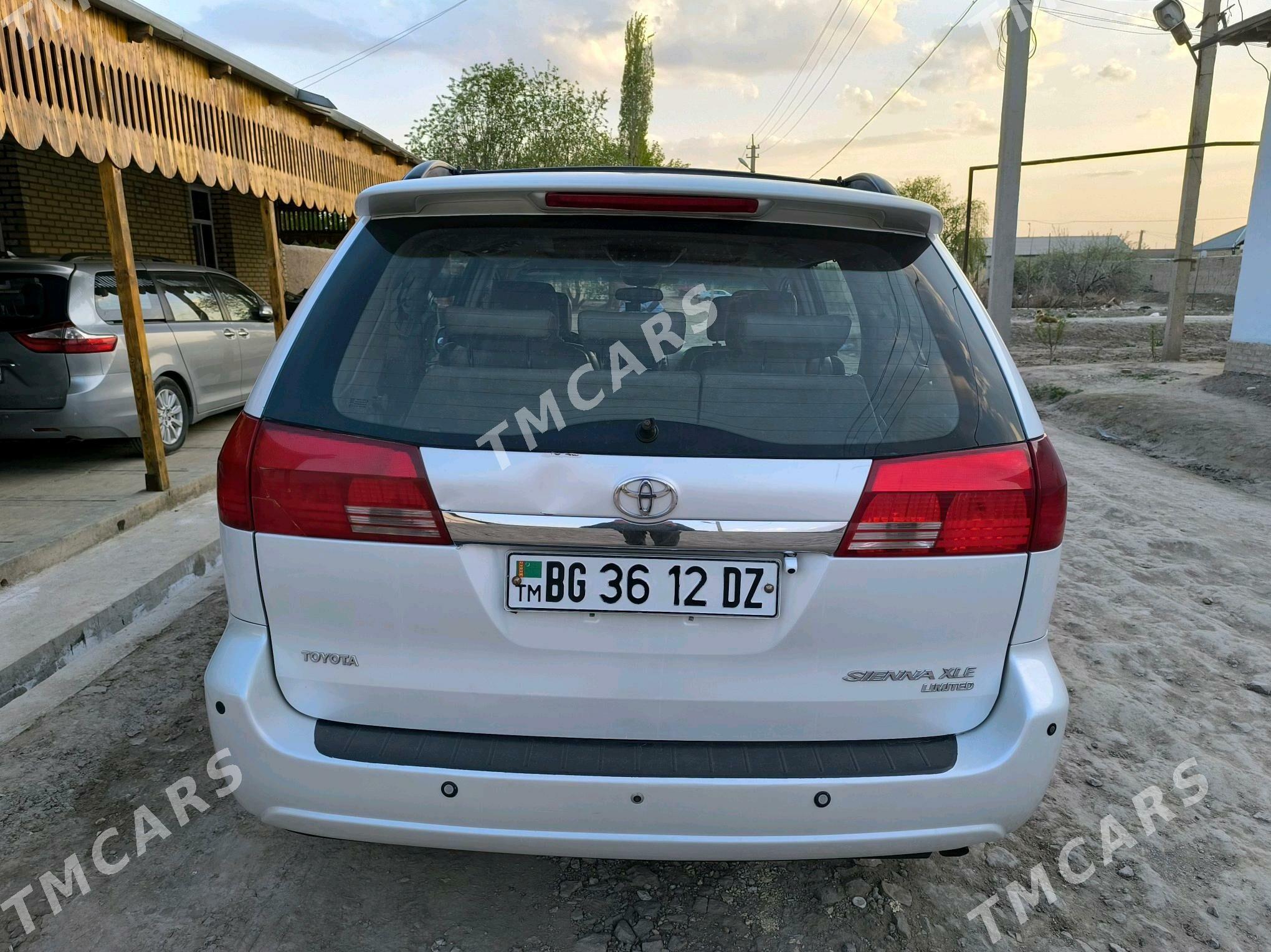 Toyota Sienna 2004 - 220 000 TMT - Гурбансолтан Едже - img 5