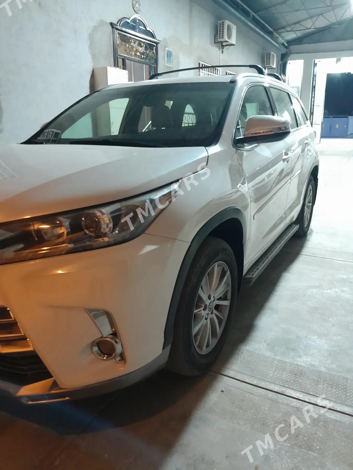 Toyota Highlander 2018 - 400 000 TMT - Büzmeýin - img 4