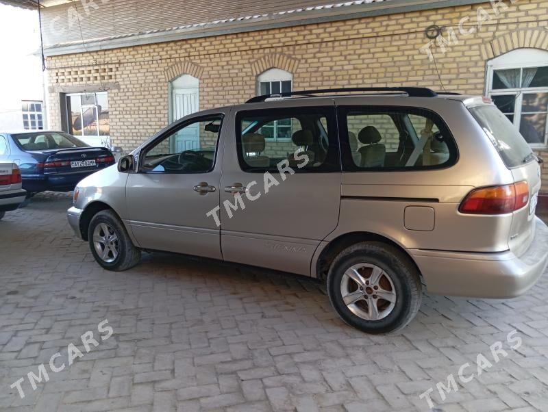 Toyota Sienna 2000 - 156 000 TMT - Туркменгала - img 4