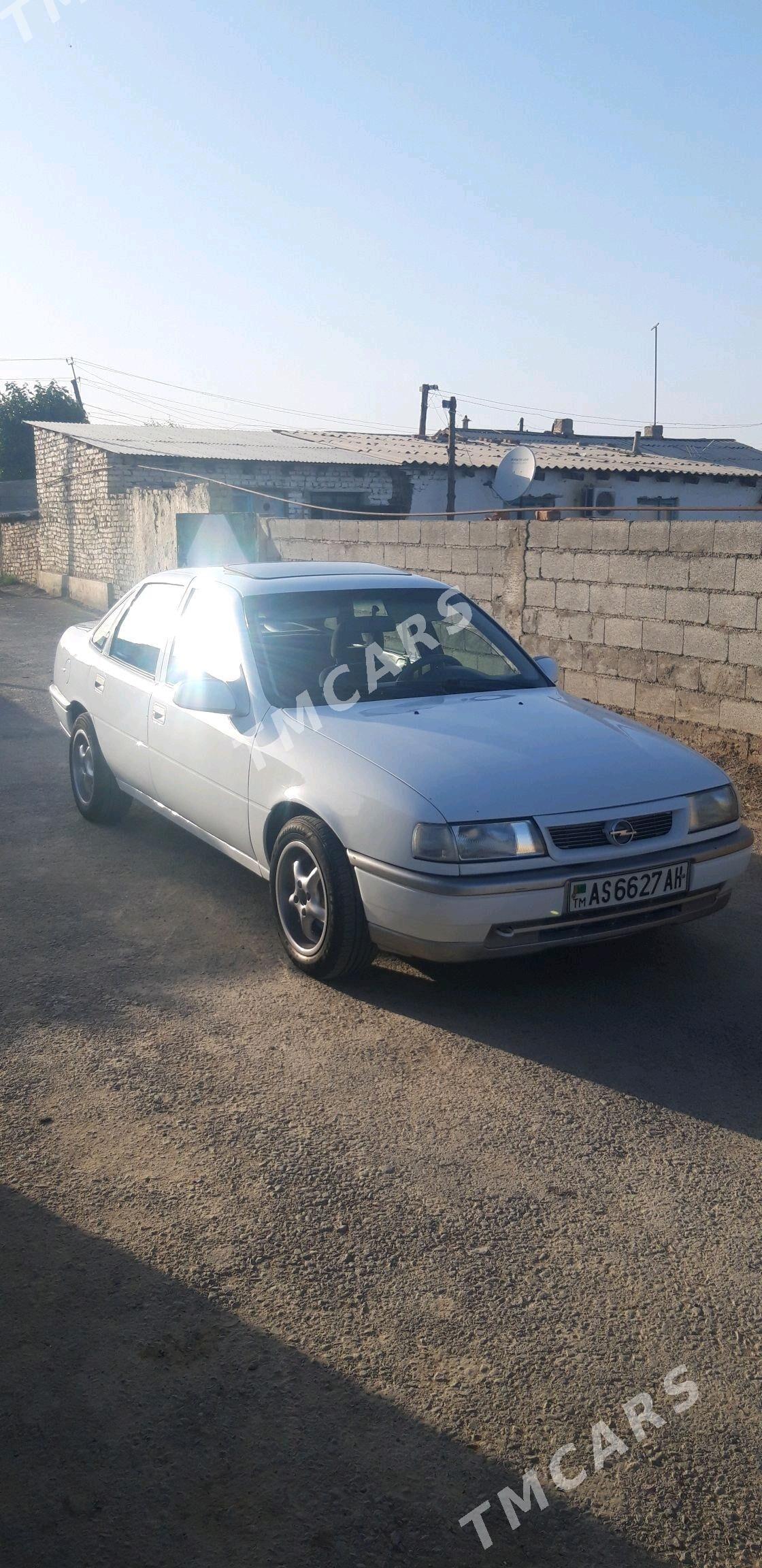 Opel Vectra 1990 - 34 000 TMT - Бахарден - img 2