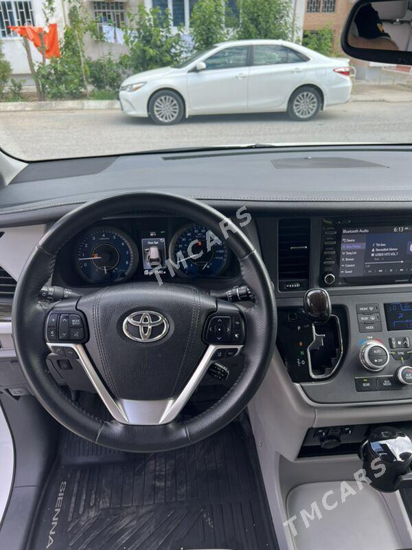 Toyota Sienna 2021 - 590 000 TMT - Aşgabat - img 3