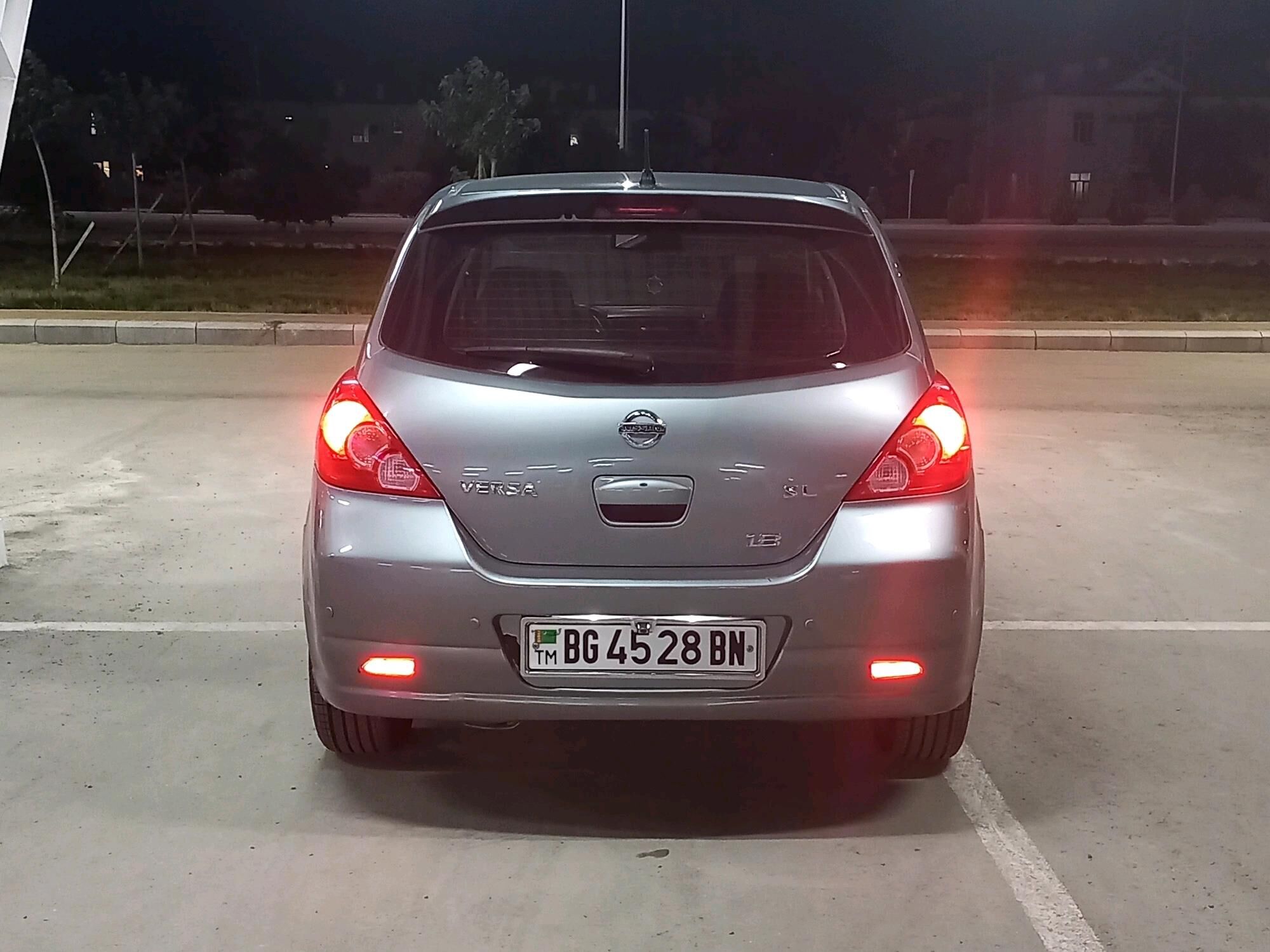 Nissan Versa 2012 - 120 000 TMT - Балканабат - img 10