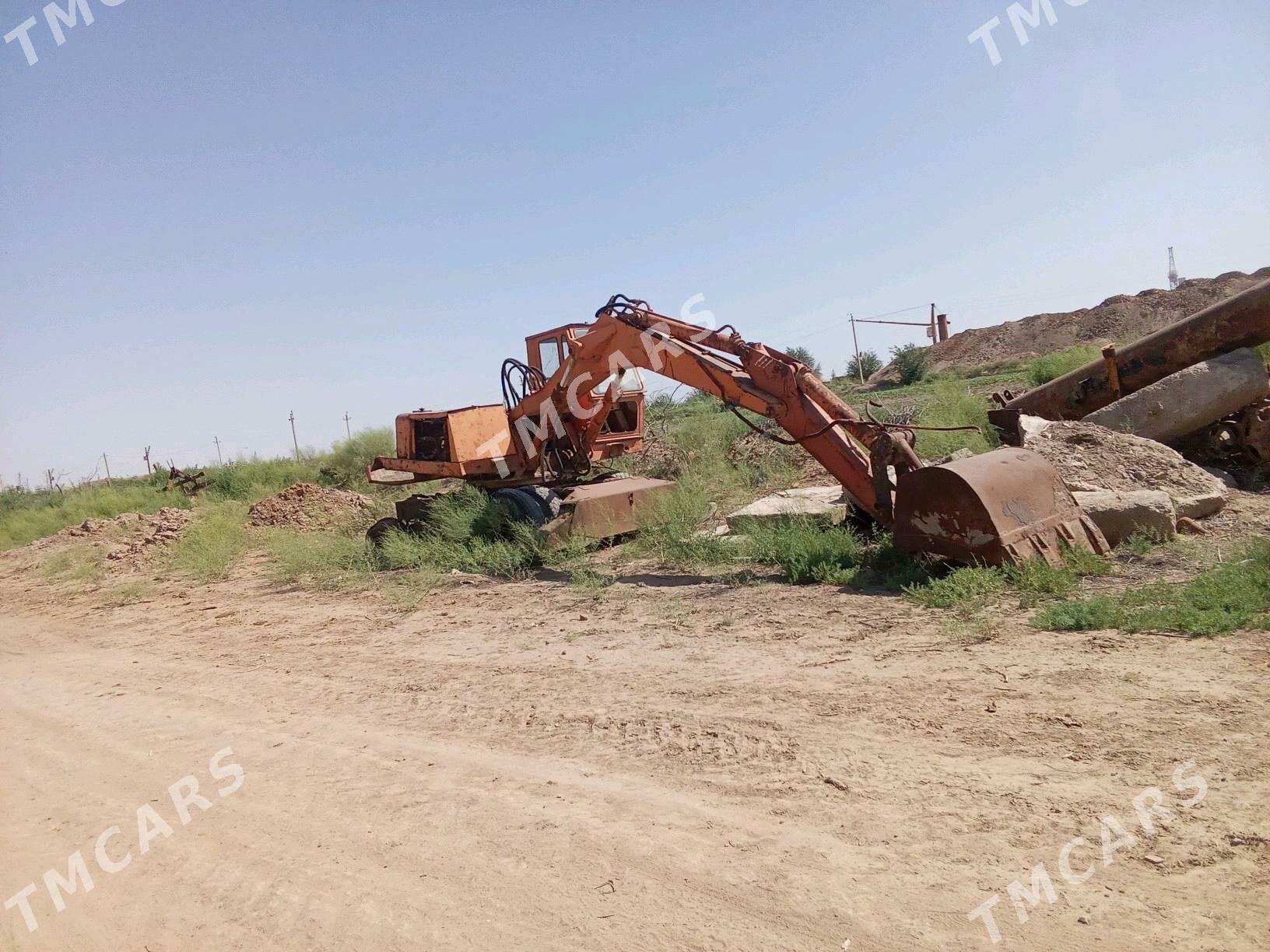 Caterpillar Excavator 1982 - 13 000 TMT - Бабадайхан - img 3