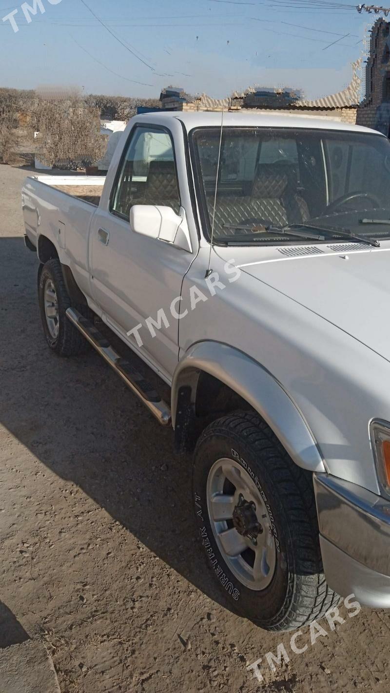 Toyota Hilux 1993 - 70 000 TMT - Мары - img 2