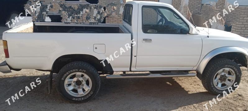 Toyota Hilux 1993 - 70 000 TMT - Мары - img 5