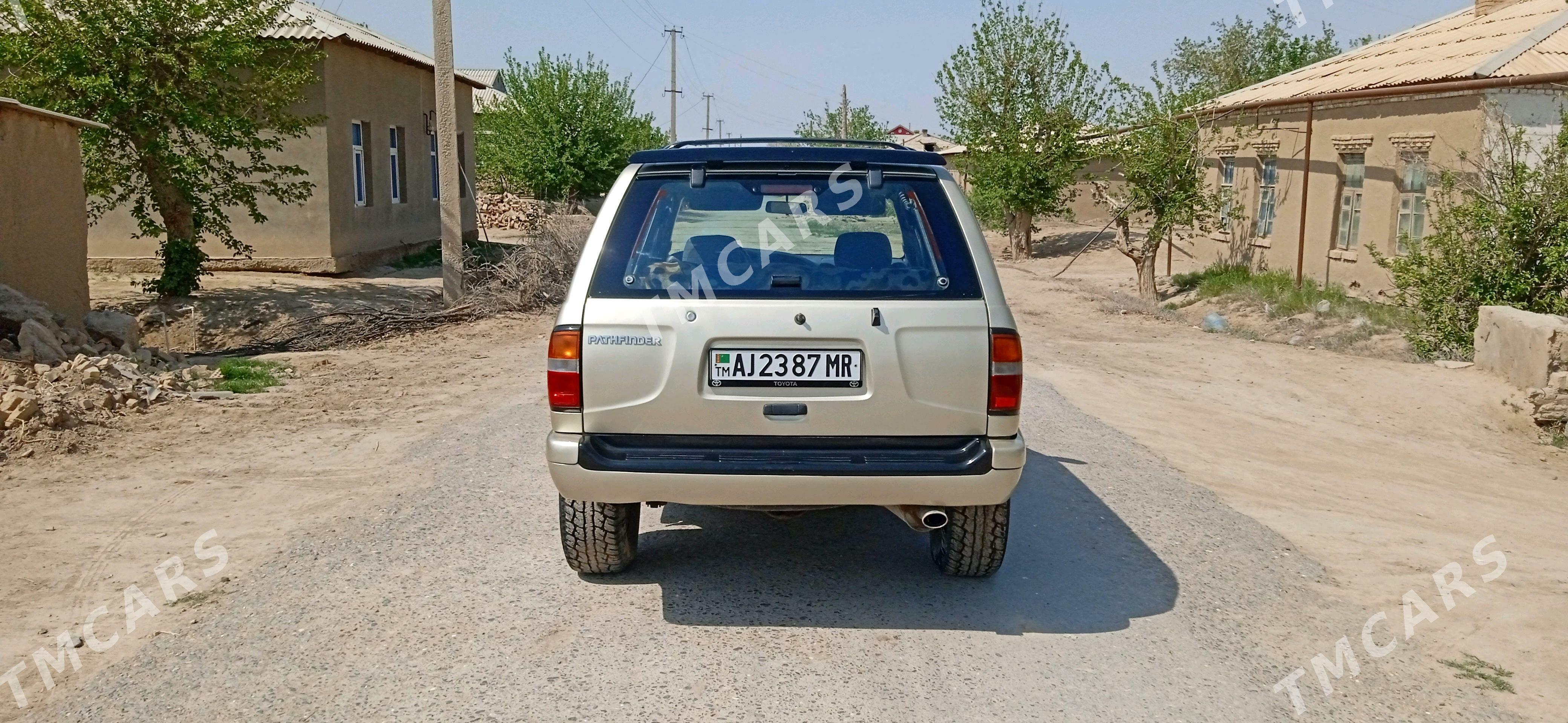 Nissan Pathfinder 1996 - 50 000 TMT - Байрамали - img 3