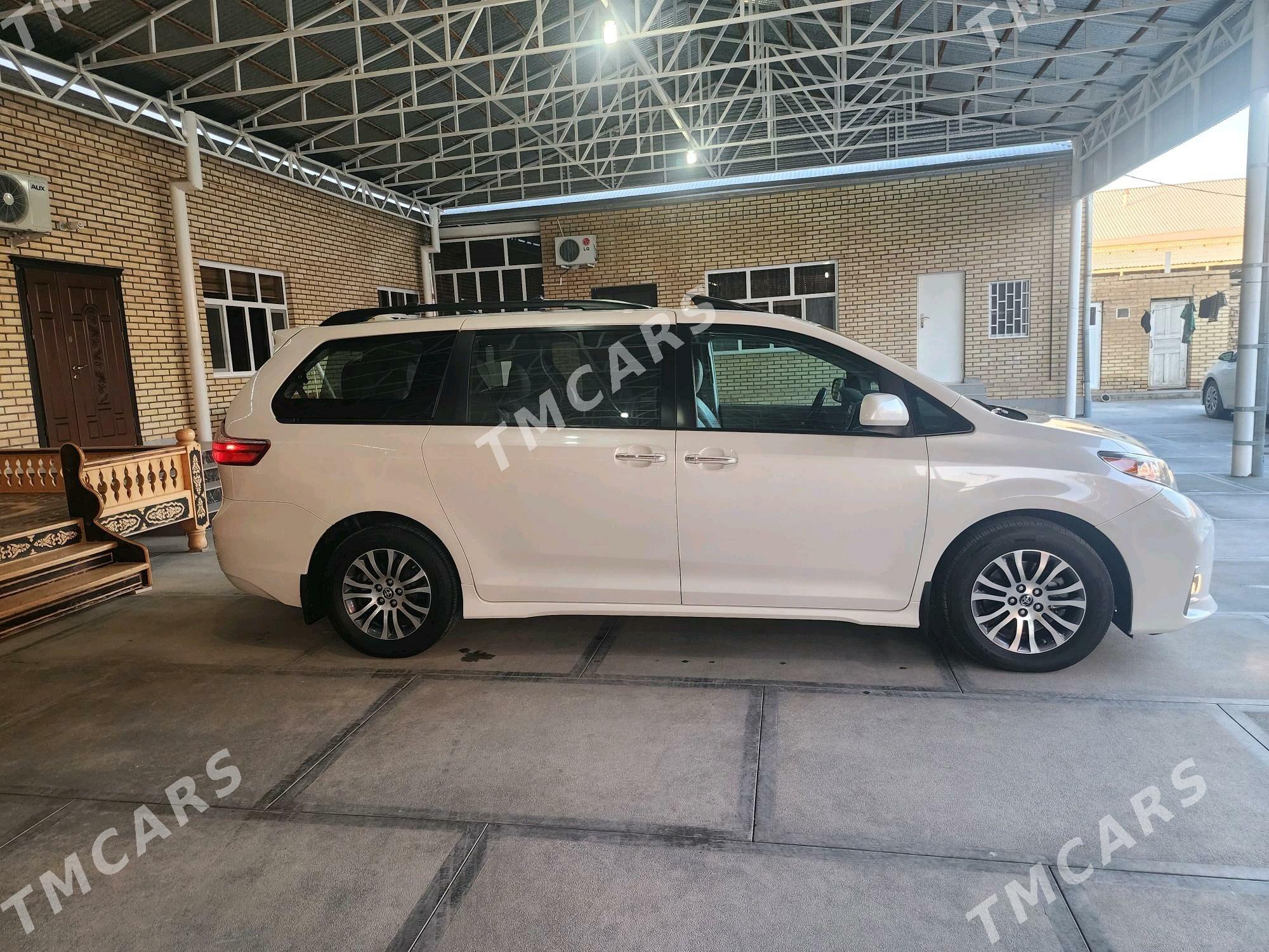 Toyota Sienna 2019 - 575 000 TMT - Мары - img 9