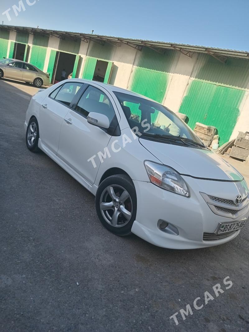 Toyota Yaris 2006 - 90 000 TMT - 5 мкр - img 5