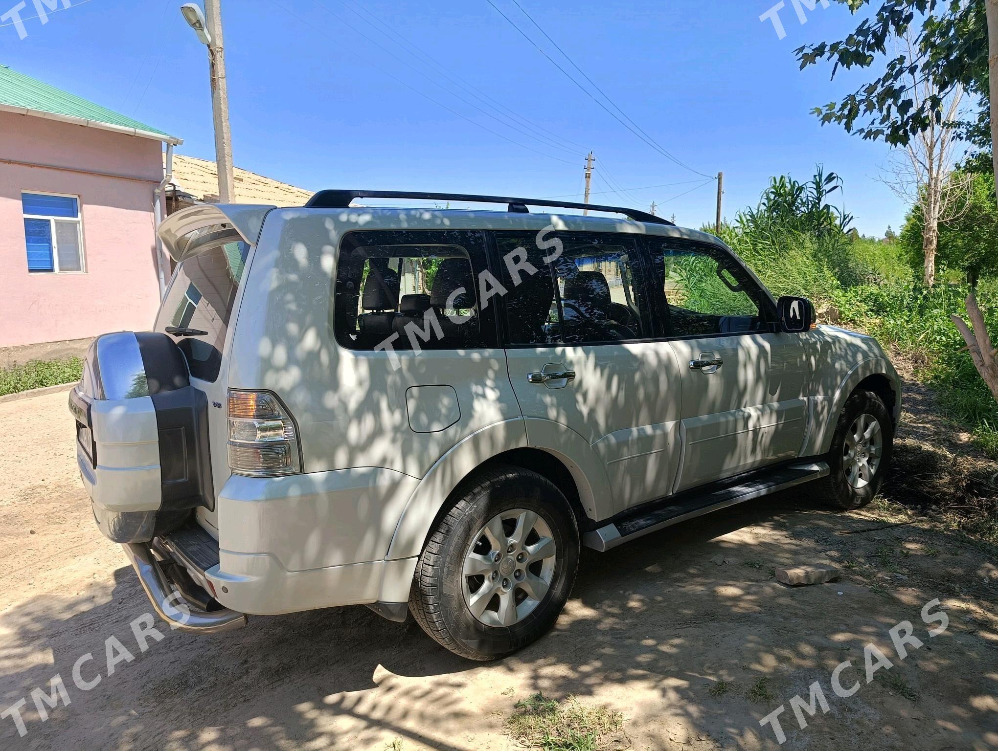 Mitsubishi Pajero 2012 - 270 000 TMT - Дянев - img 3