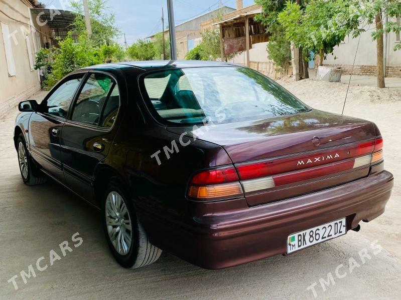 Nissan Maxima 1997 - 70 000 TMT - Гурбансолтан Едже - img 2