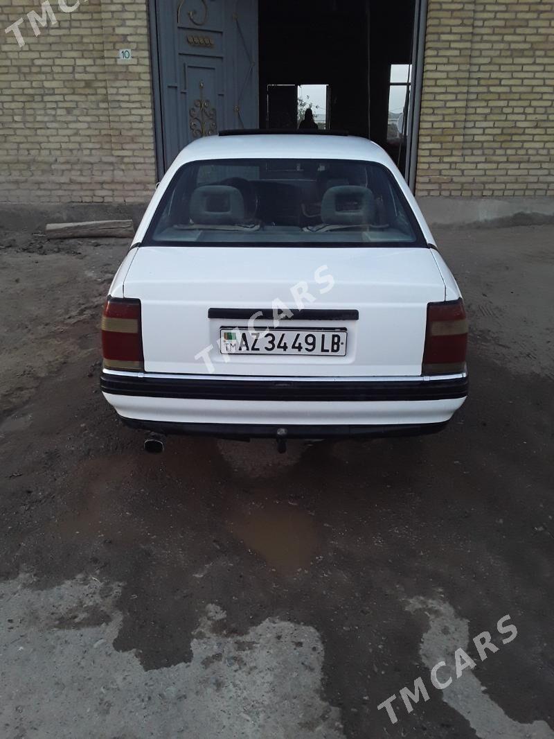 Opel Omega 1992 - 25 000 TMT - Фарап - img 2