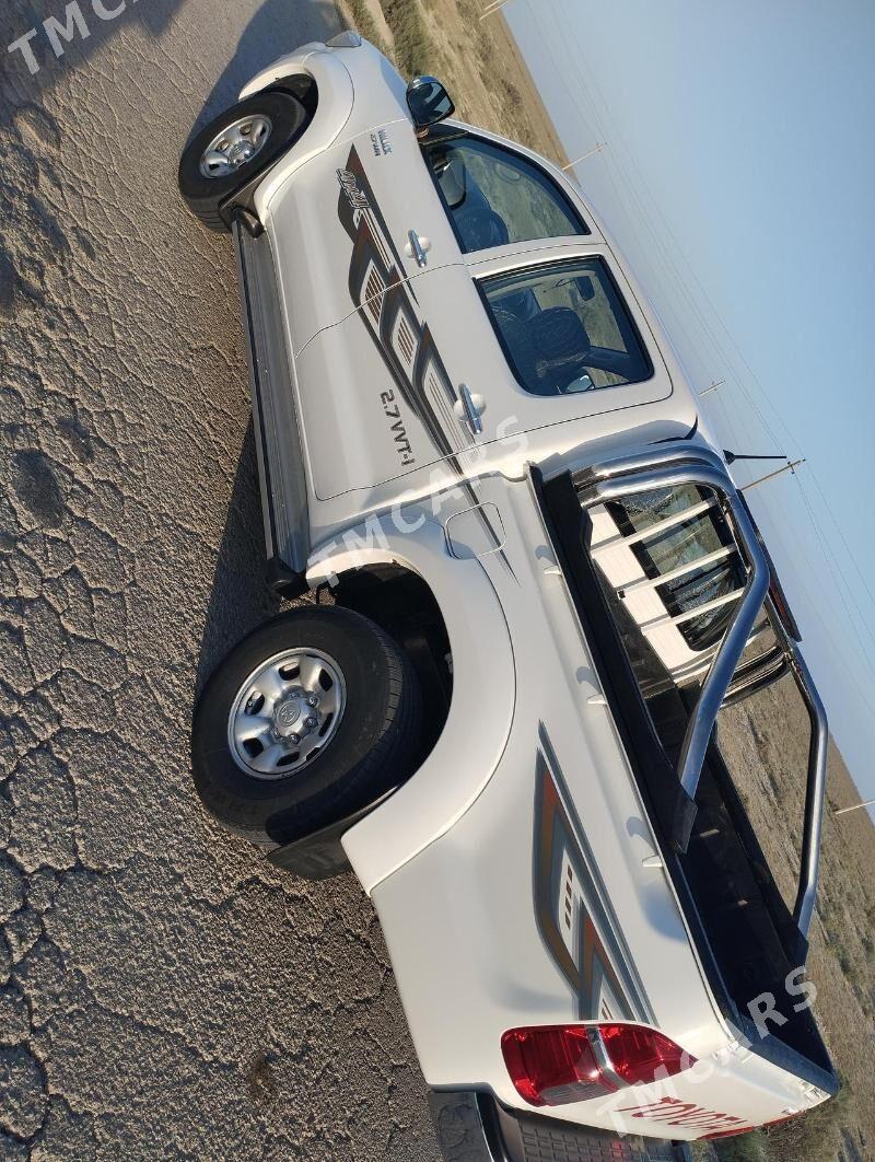 Toyota Hilux 2015 - 360 000 TMT - Эсенгулы - img 3