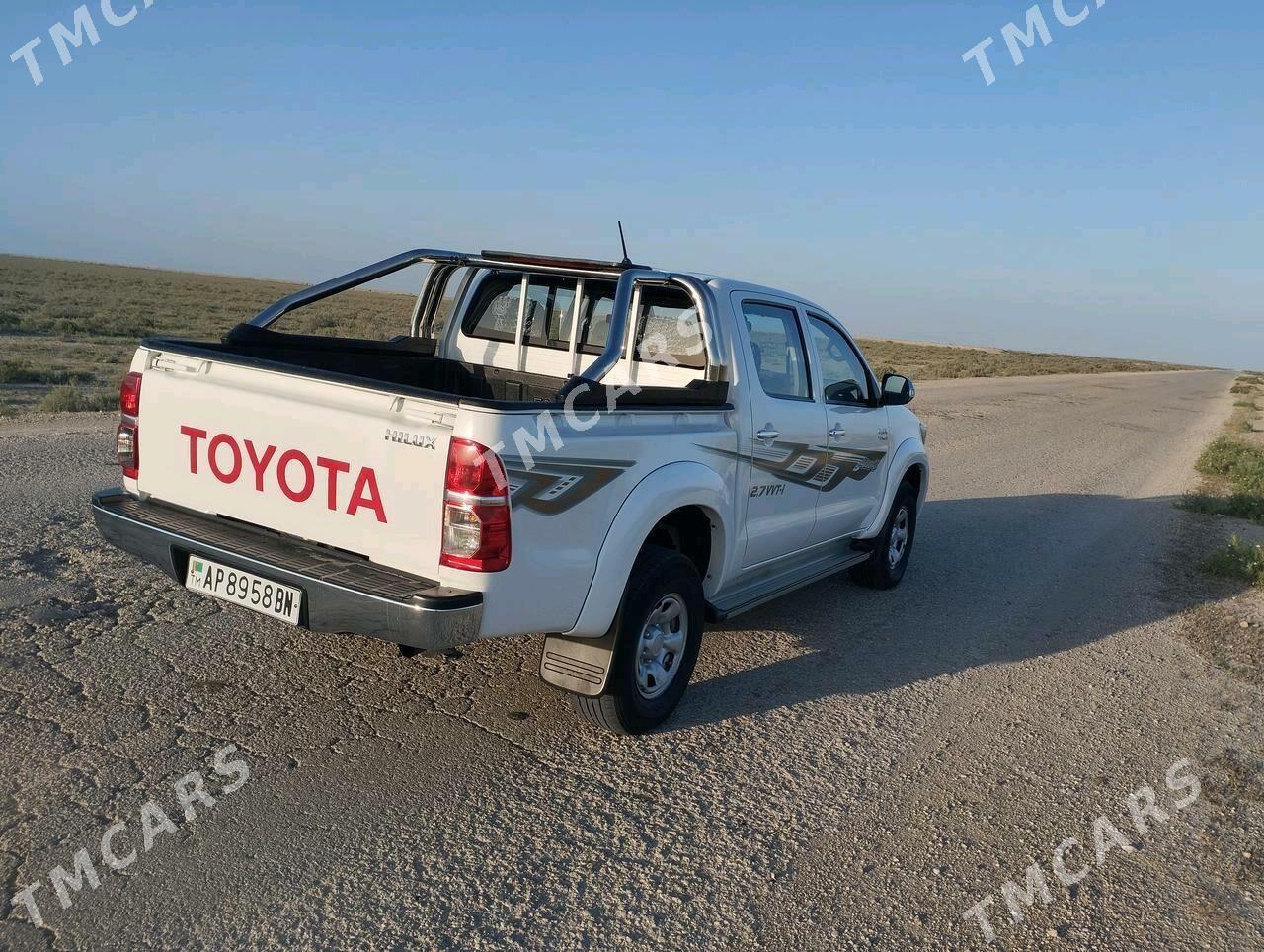 Toyota Hilux 2015 - 360 000 TMT - Эсенгулы - img 6