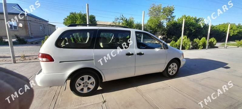 Toyota Sienna 2001 - 135 000 TMT - Фарап - img 3