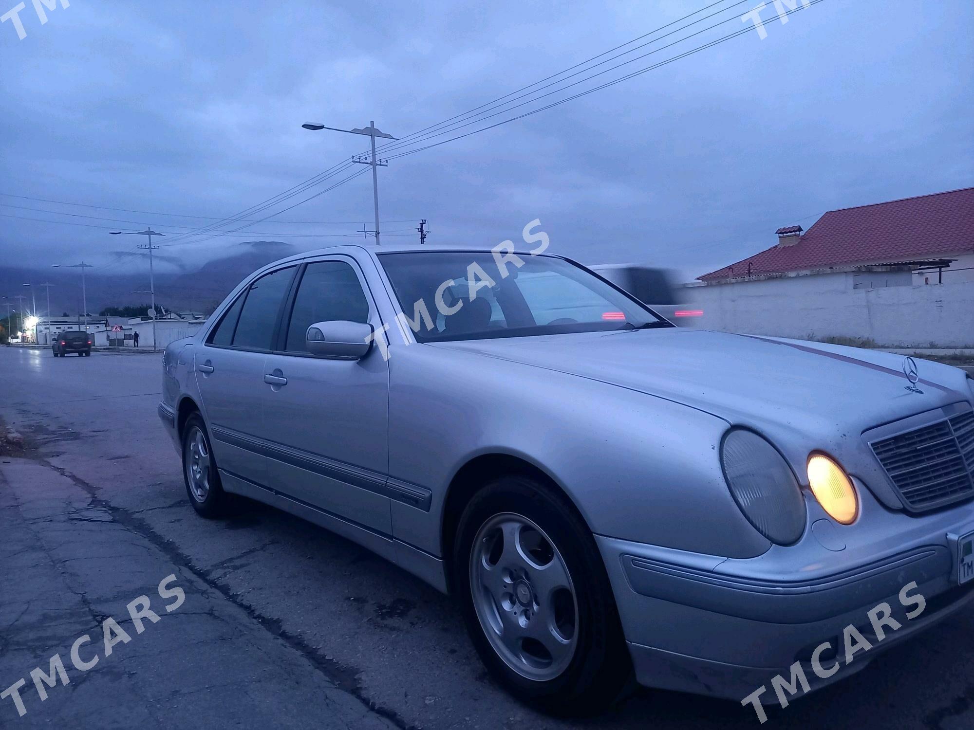 Mercedes-Benz E320 2000 - 110 000 TMT - Балканабат - img 3