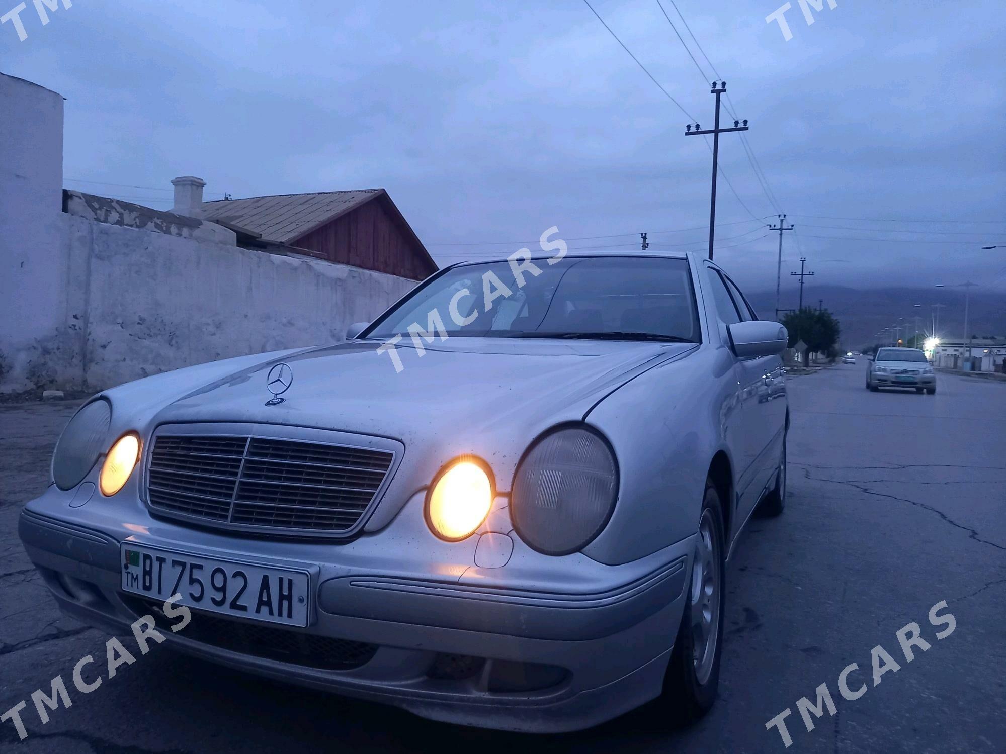 Mercedes-Benz E320 2000 - 110 000 TMT - Балканабат - img 2