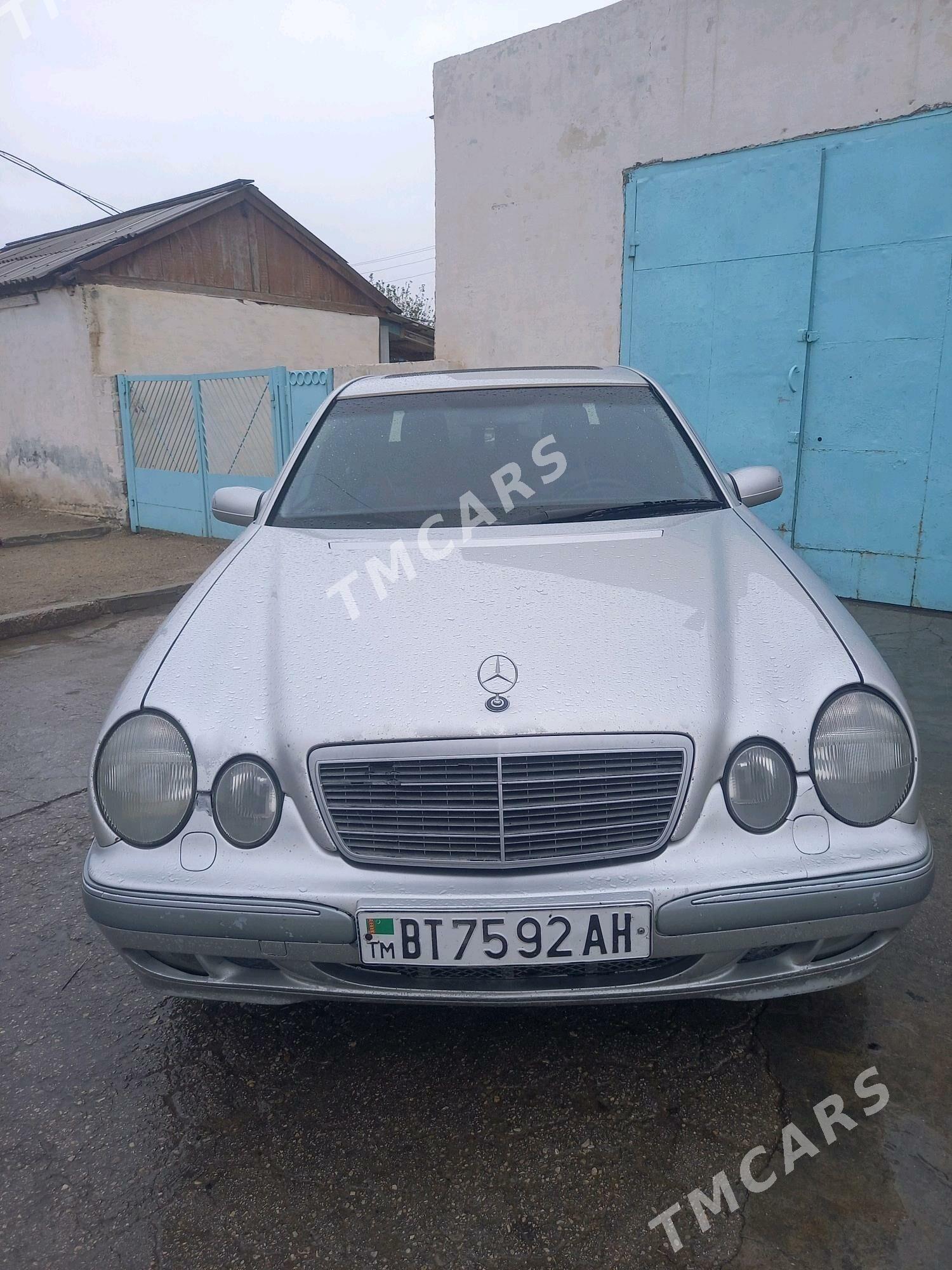 Mercedes-Benz E320 2000 - 110 000 TMT - Балканабат - img 5