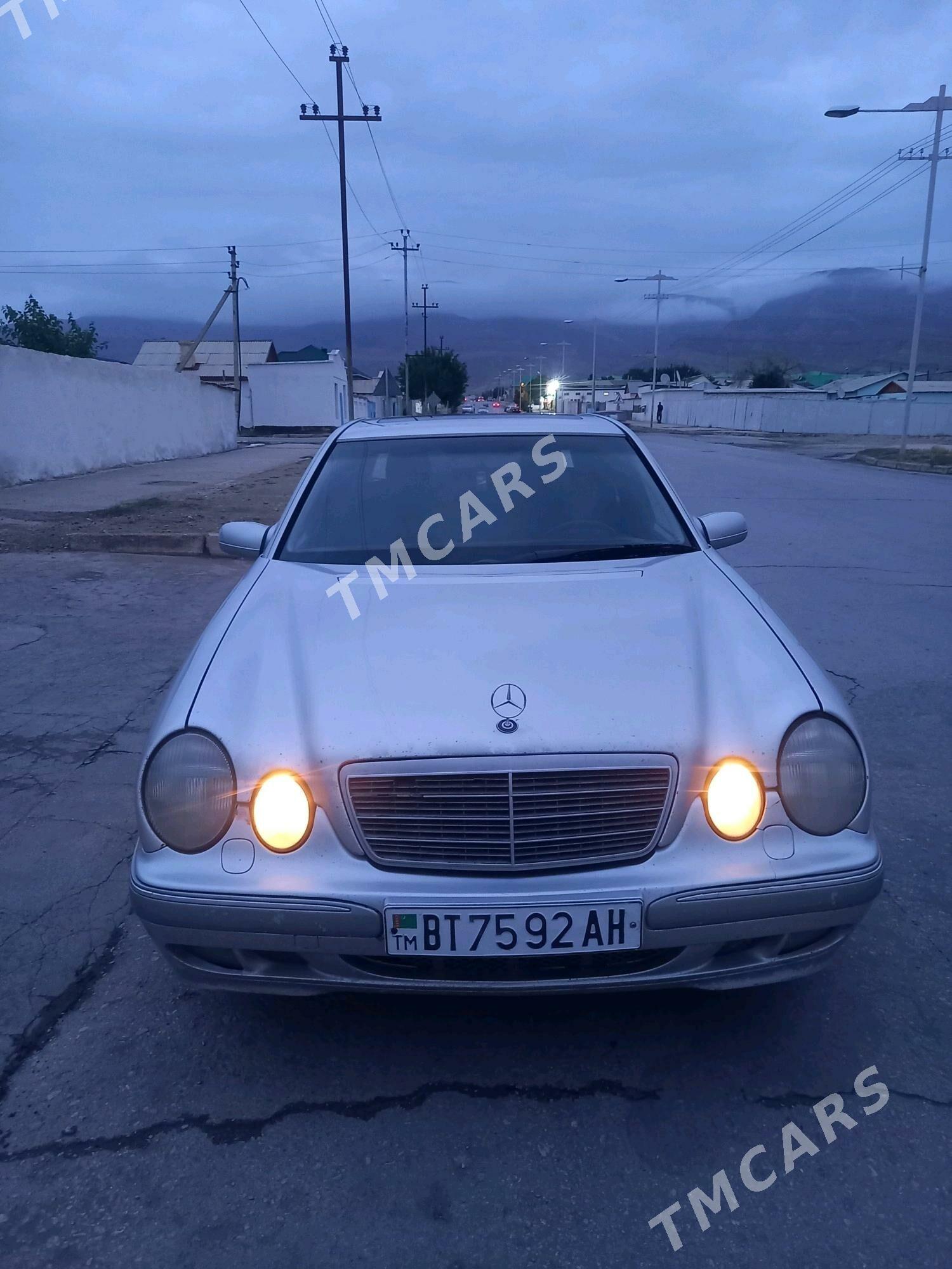 Mercedes-Benz E320 2000 - 110 000 TMT - Балканабат - img 4