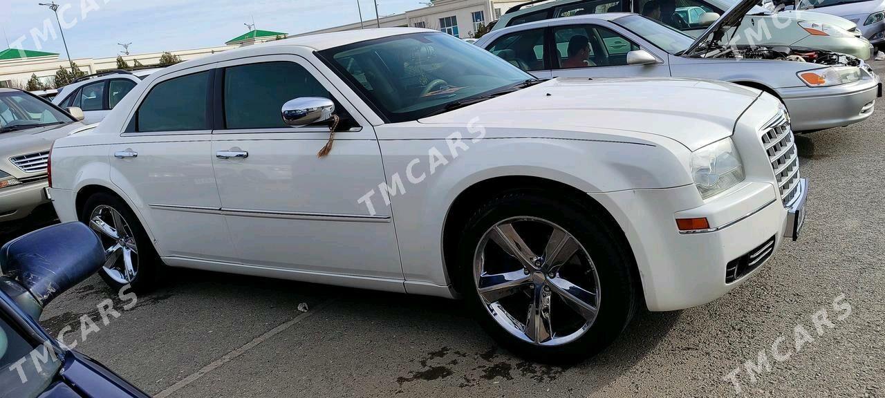 Chrysler 300C 2010 - 125 000 TMT - Гурбансолтан Едже - img 2