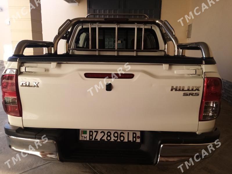 Toyota Hilux 2018 - 460 000 TMT - Türkmenabat - img 3