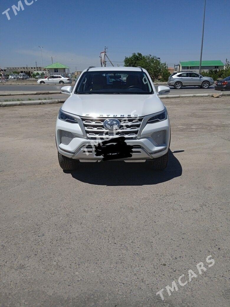 Toyota Fortuner 2023 - 800 000 TMT - Туркменабат - img 3