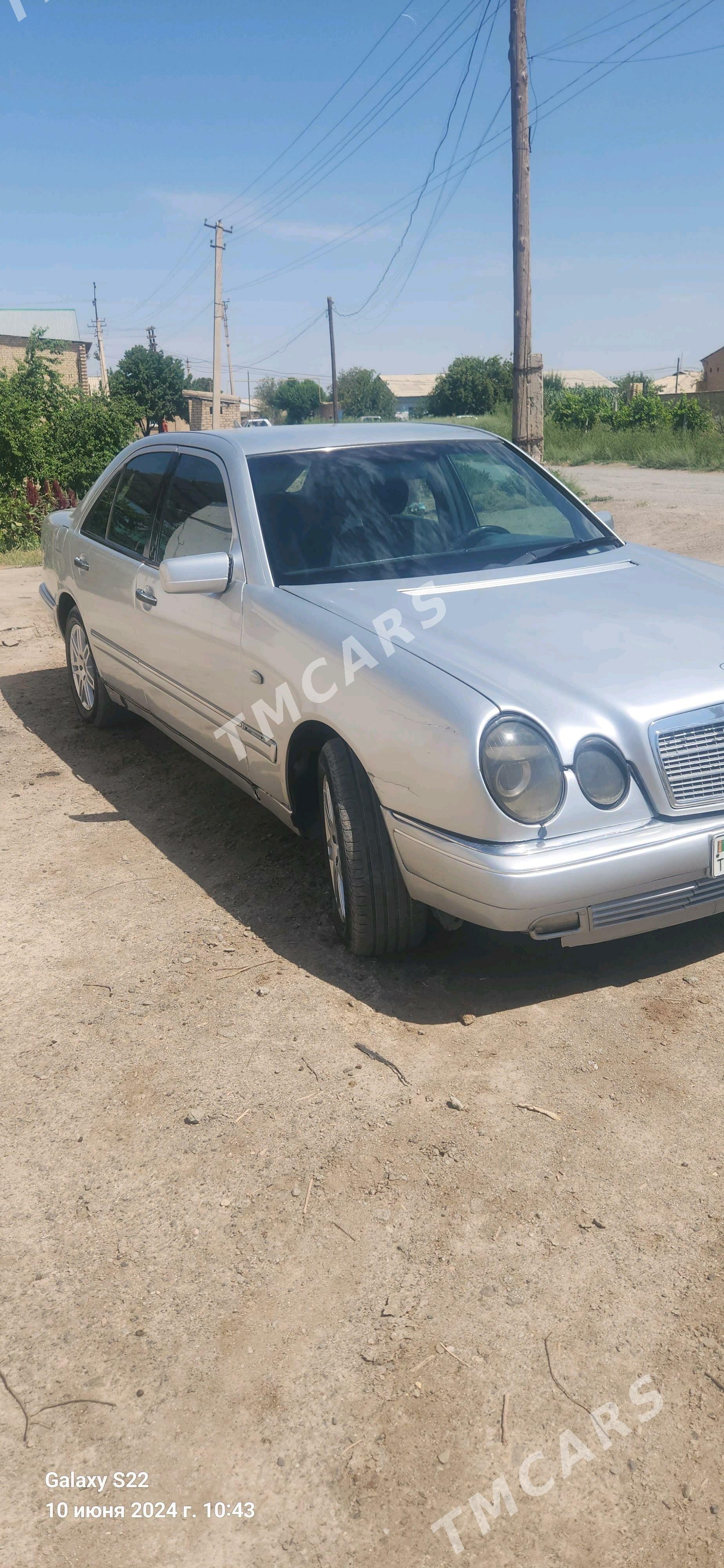 Mercedes-Benz E320 2001 - 63 000 TMT - Сакар - img 5