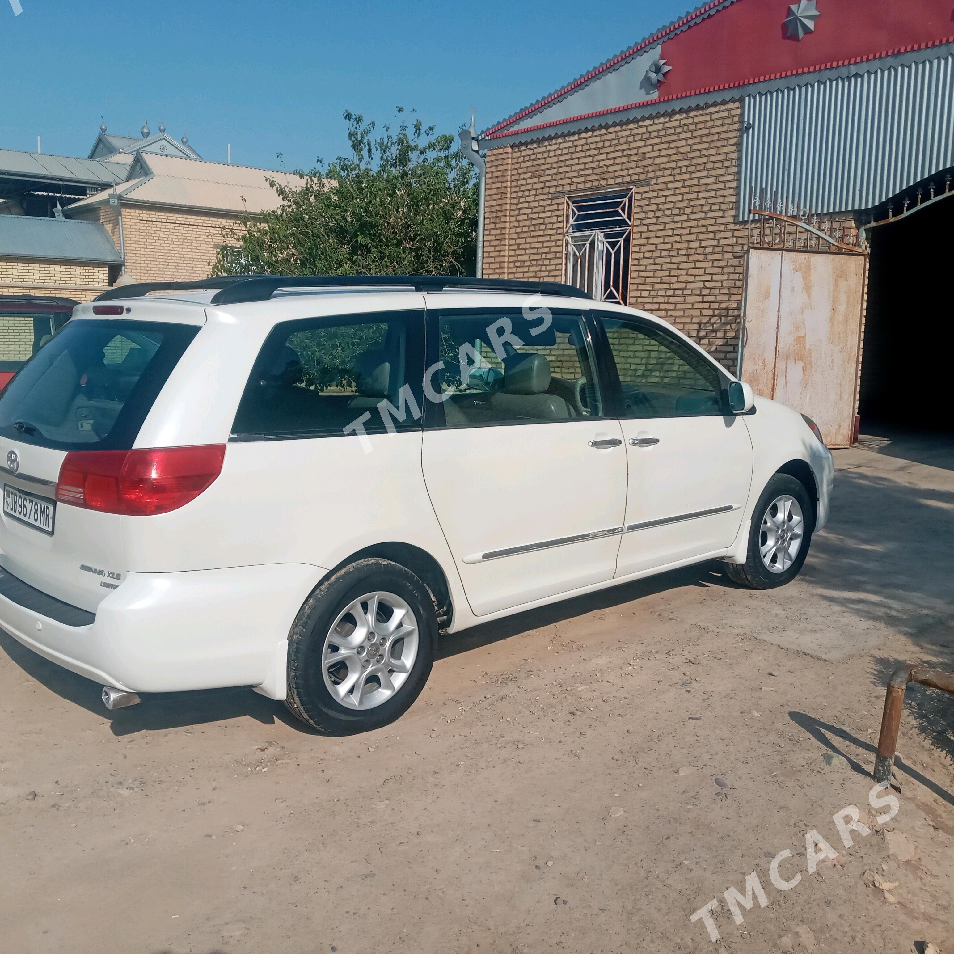 Toyota Sienna 2004 - 190 000 TMT - Мары - img 5