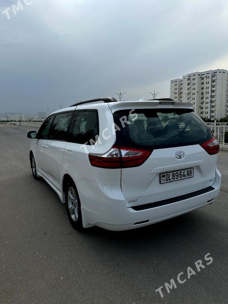 Toyota Sienna 2018 - 390 000 TMT - Мир 8 - img 3