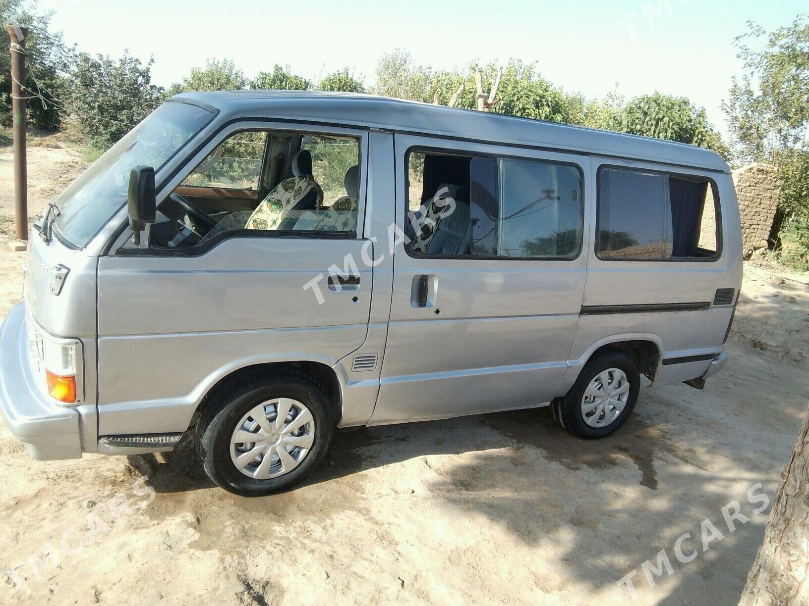 Toyota Hiace 1989 - 32 000 TMT - Мары - img 4