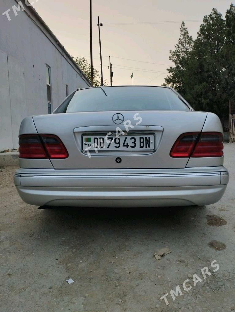 Mercedes-Benz E320 2001 - 125 000 TMT - Балканабат - img 9