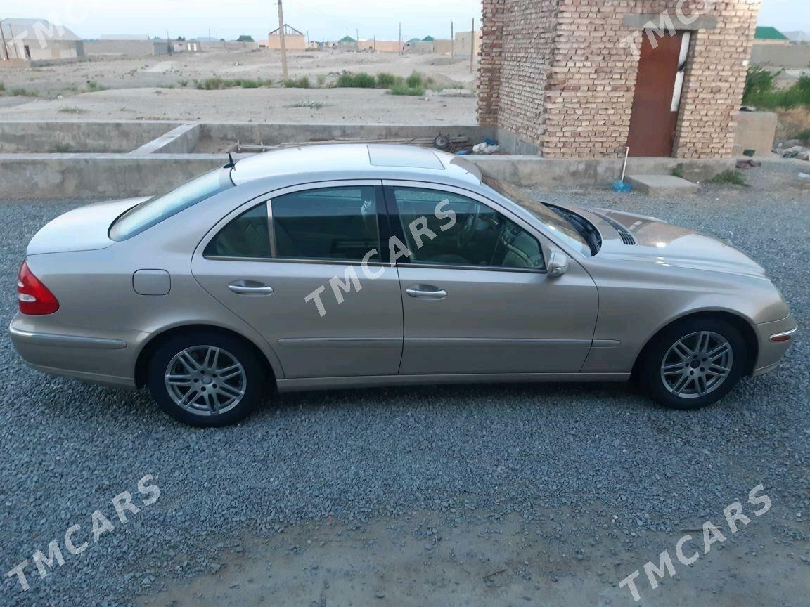 Mercedes-Benz E320 2003 - 110 000 TMT - Бахарден - img 3