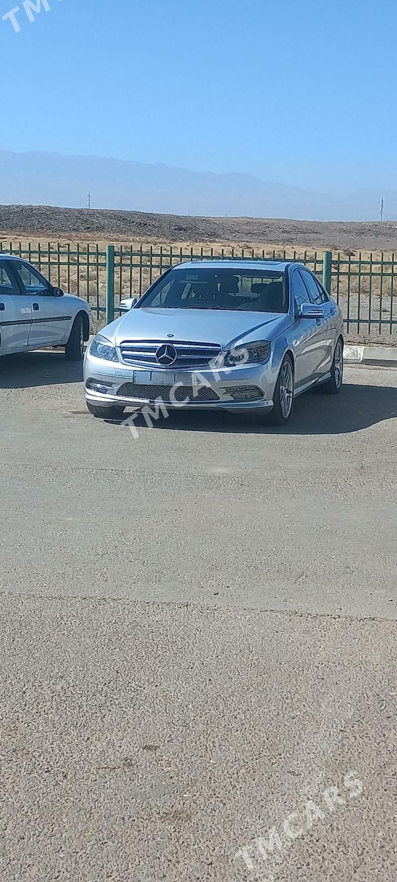 Mercedes-Benz C350 2010 - 200 000 TMT - Türkmenabat - img 3