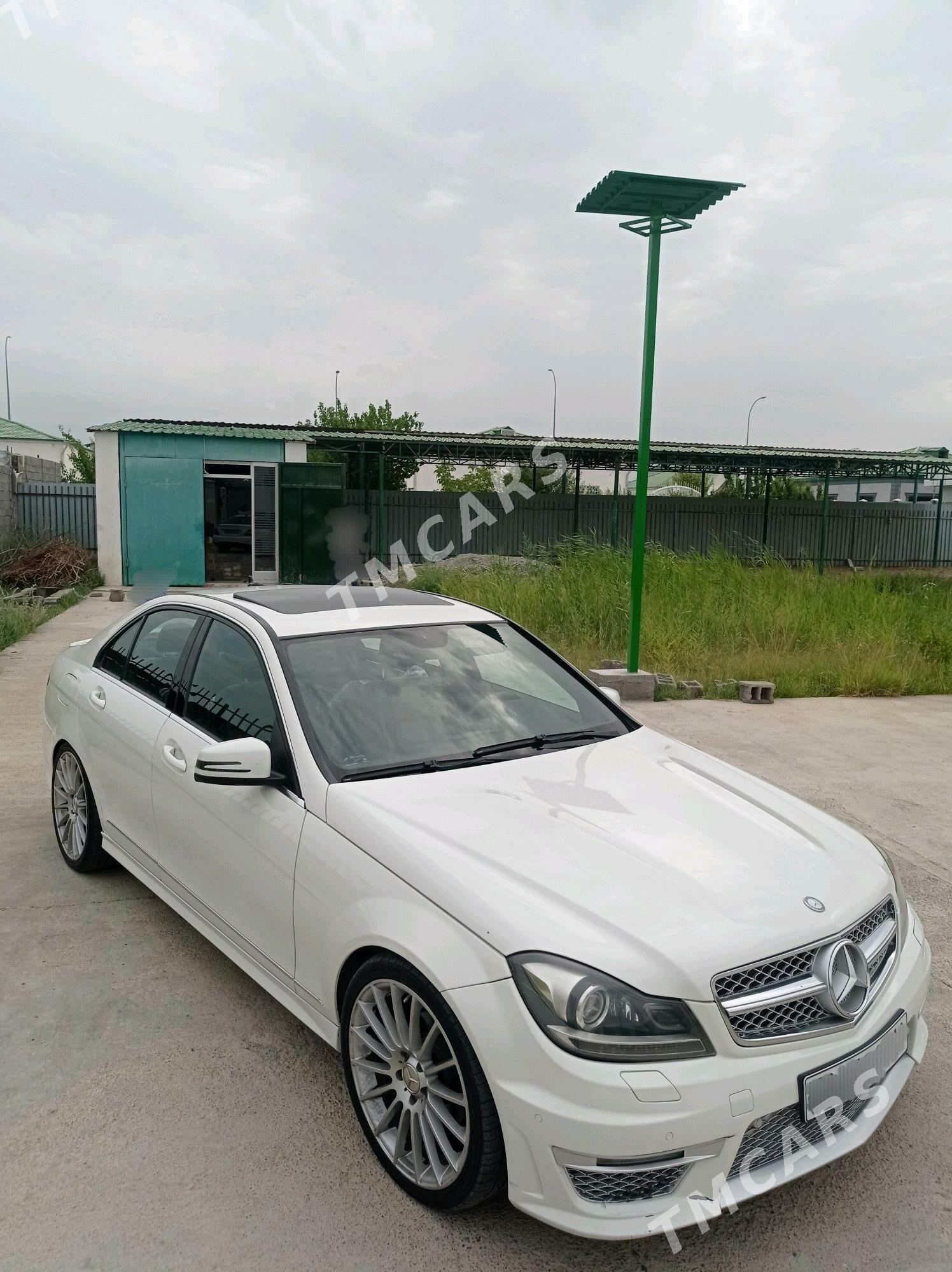 Mercedes-Benz C300 2010 - 320 000 TMT - Aşgabat - img 2