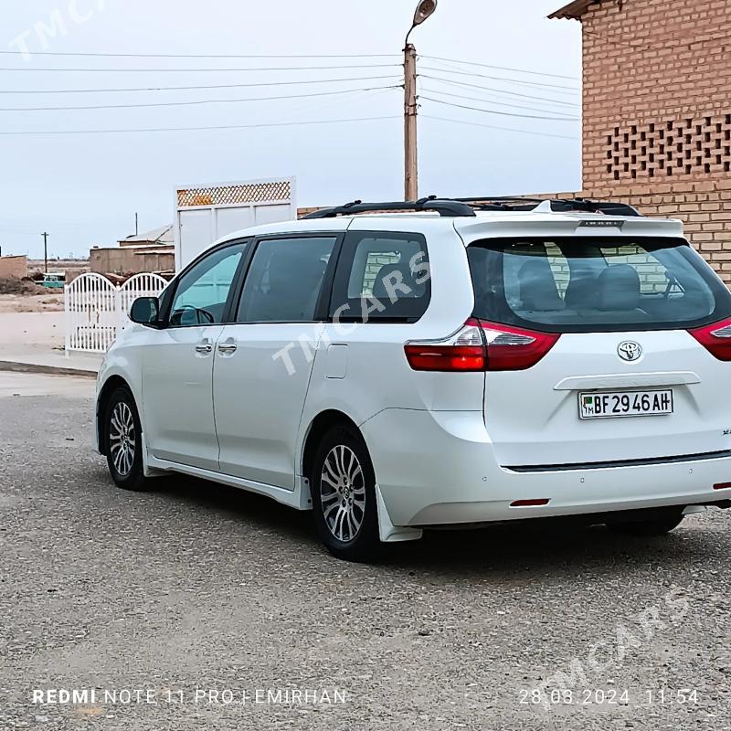 Toyota Sienna 2018 - 450 000 TMT - Серахс - img 2