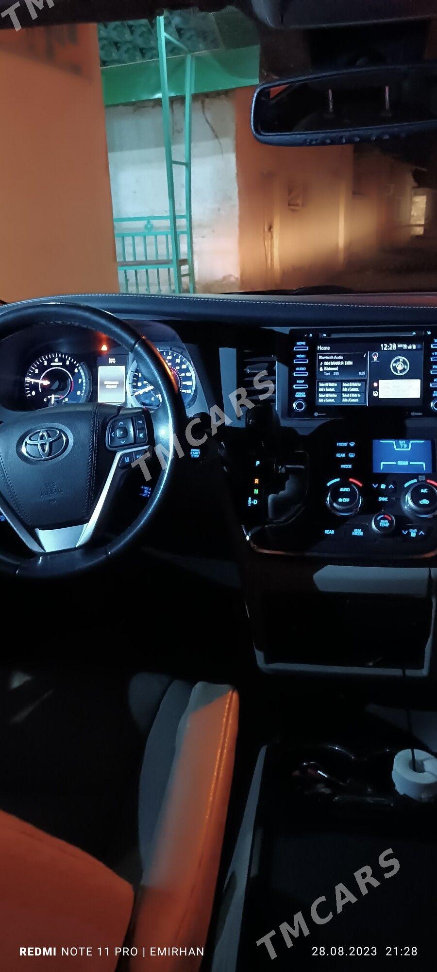 Toyota Sienna 2018 - 450 000 TMT - Серахс - img 6