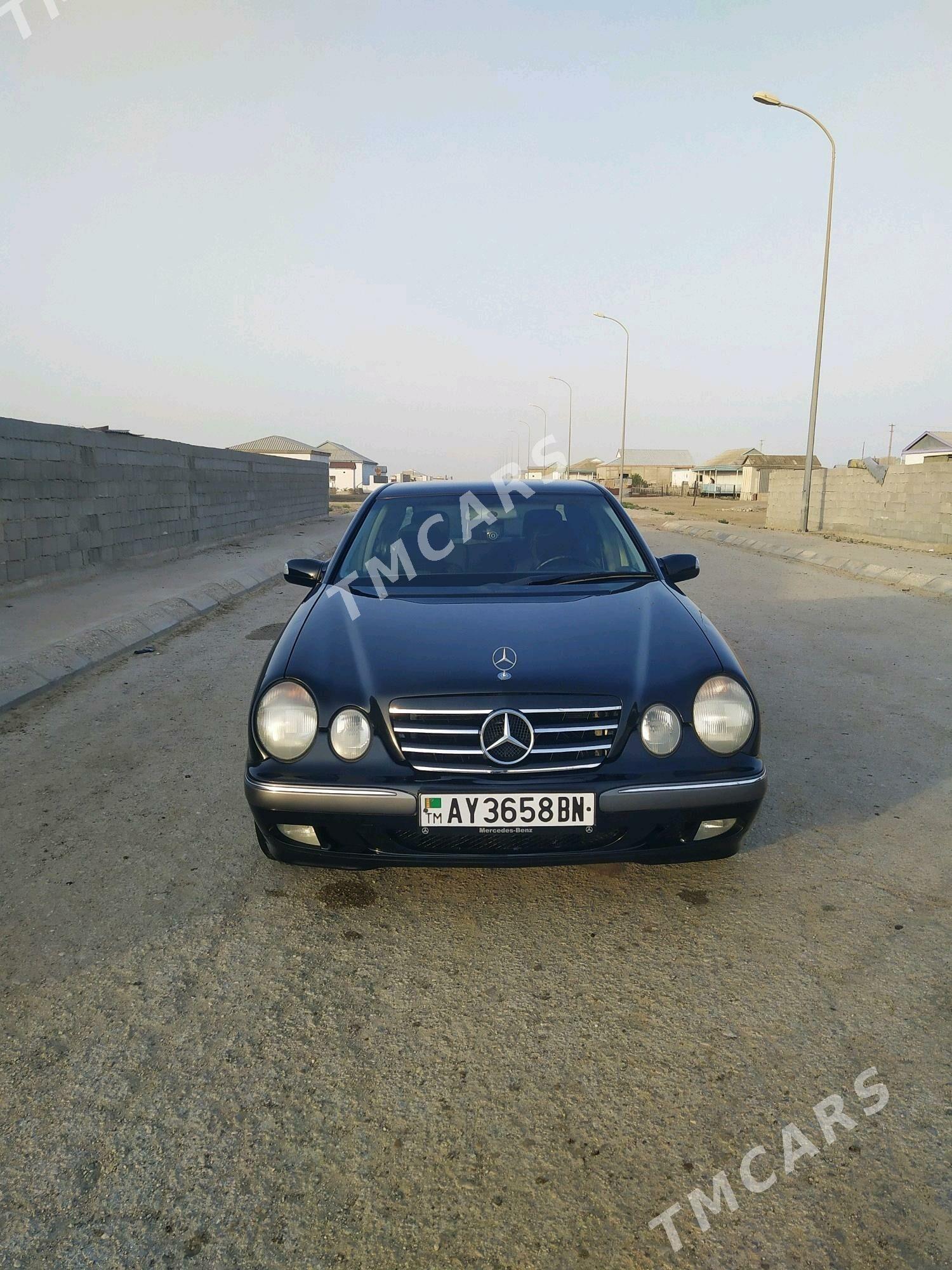 Mercedes-Benz E320 2001 - 120 000 TMT - Эсенгулы - img 3