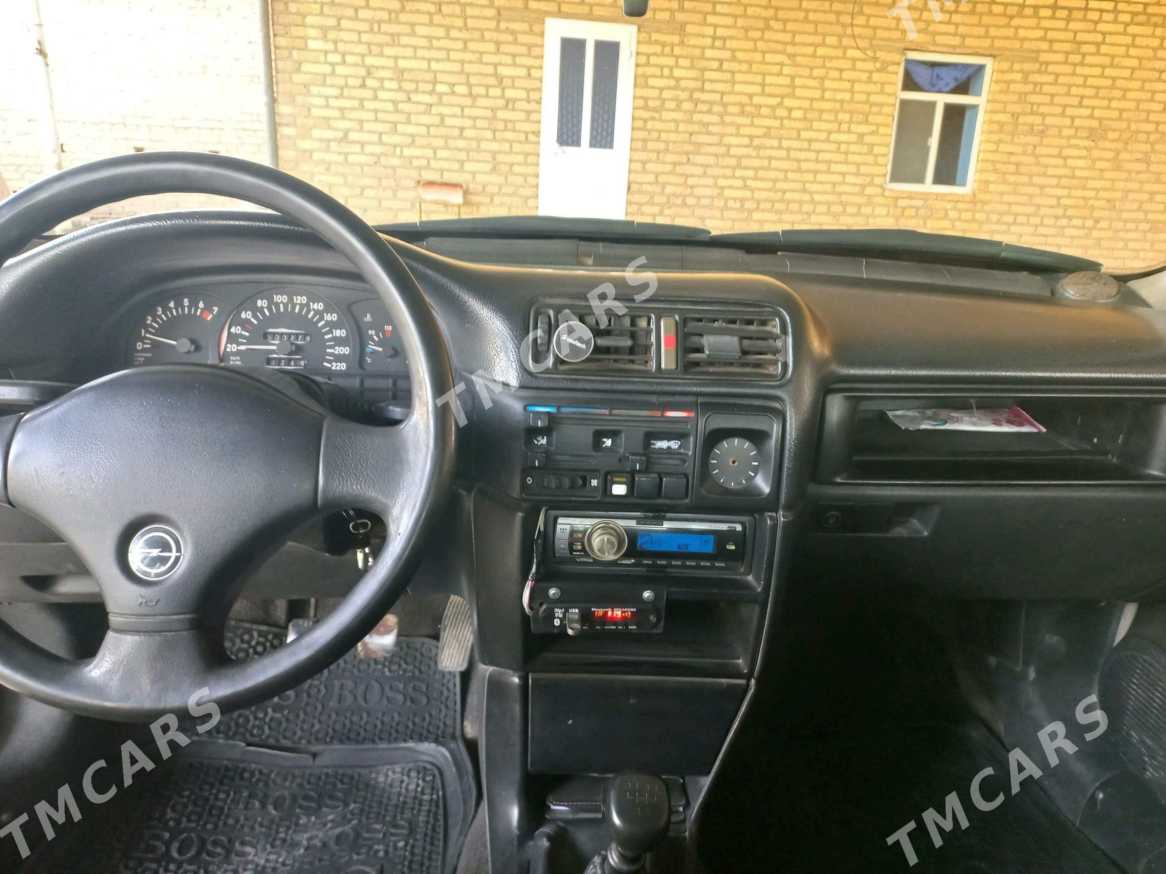 Opel Vectra 1990 - 25 000 TMT - Байрамали - img 5