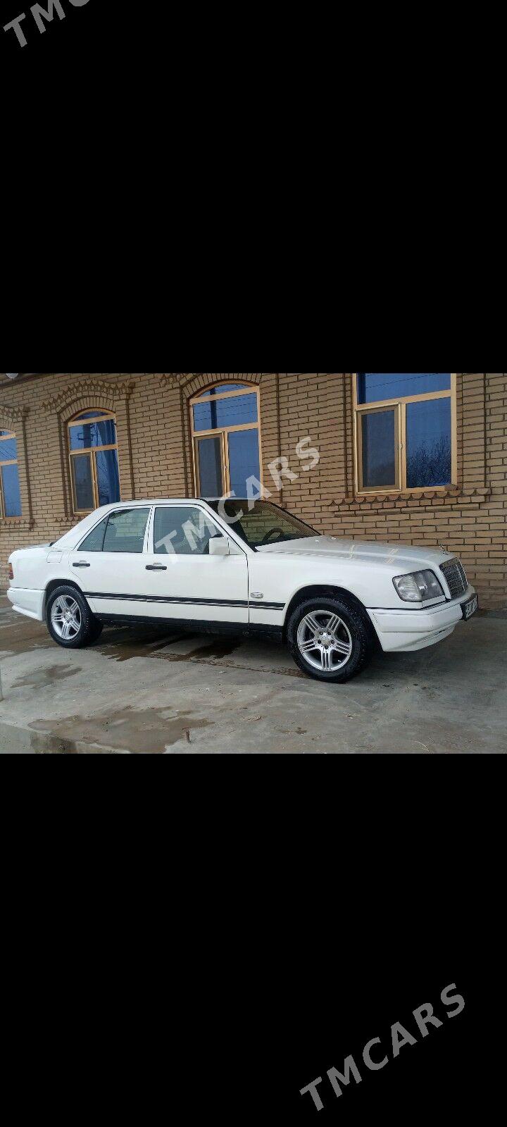 Mercedes-Benz 300E 1991 - 40 000 TMT - Чарджоу - img 2