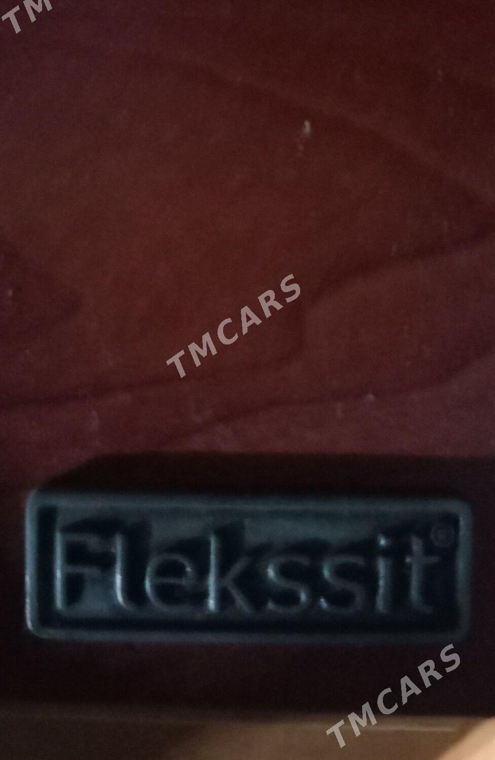 Стол  фирмы "Flekssit" - Мир 7 - img 4