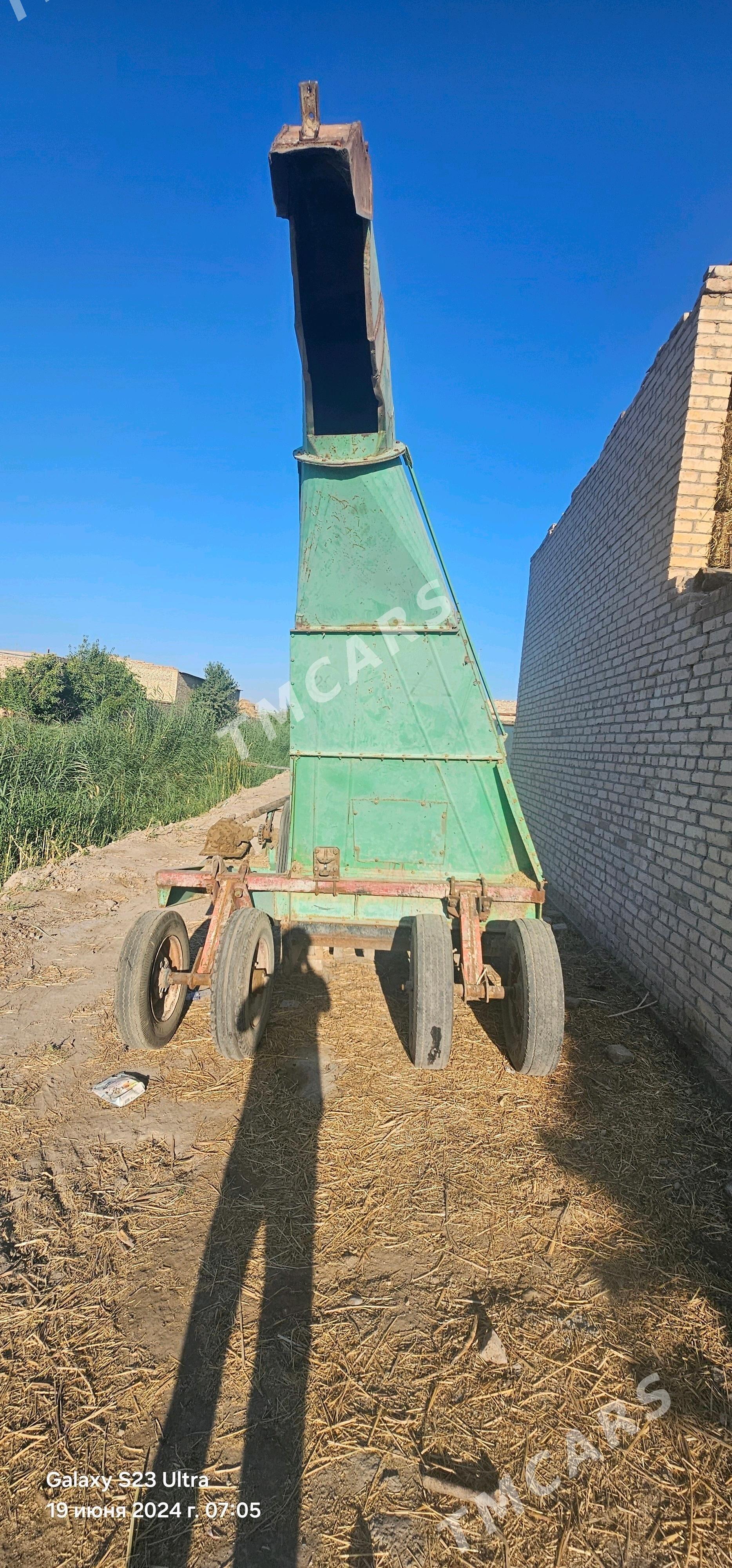 MTZ T-28 2012 - 35 000 TMT - Çärjew - img 3